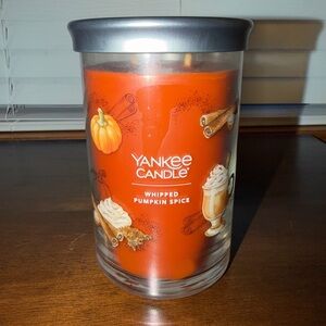 Yankee Candle 2-wick 20oz large signature candle